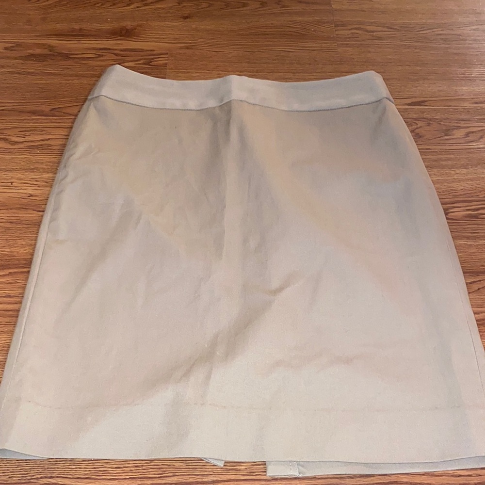 Tan Banana Republic pencil skirt